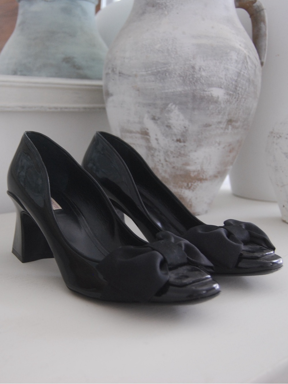 Women's Black Patent Mid Block Heel Pumps with Bow Accent